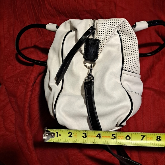 Guess Large Tote/Crossbody - Picture 3 of 12